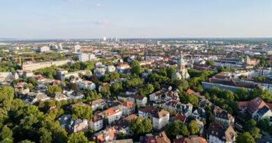 Luftaufnahme von Mannheim mit Stadtteilen und grünen Flächen