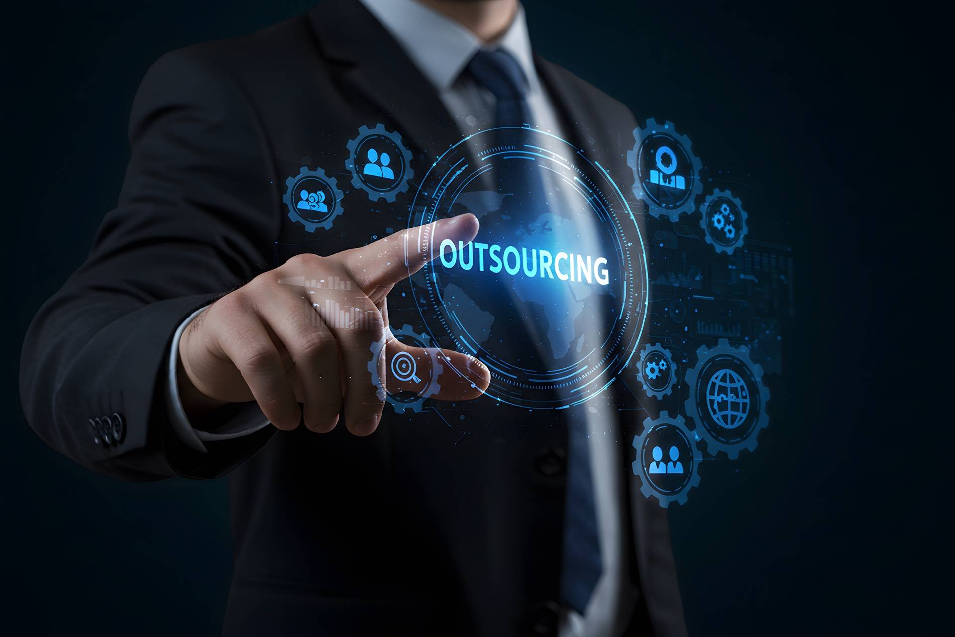 Geschäftsmann tippt digitales Outsourcing | Gebäudereinigung Berlin